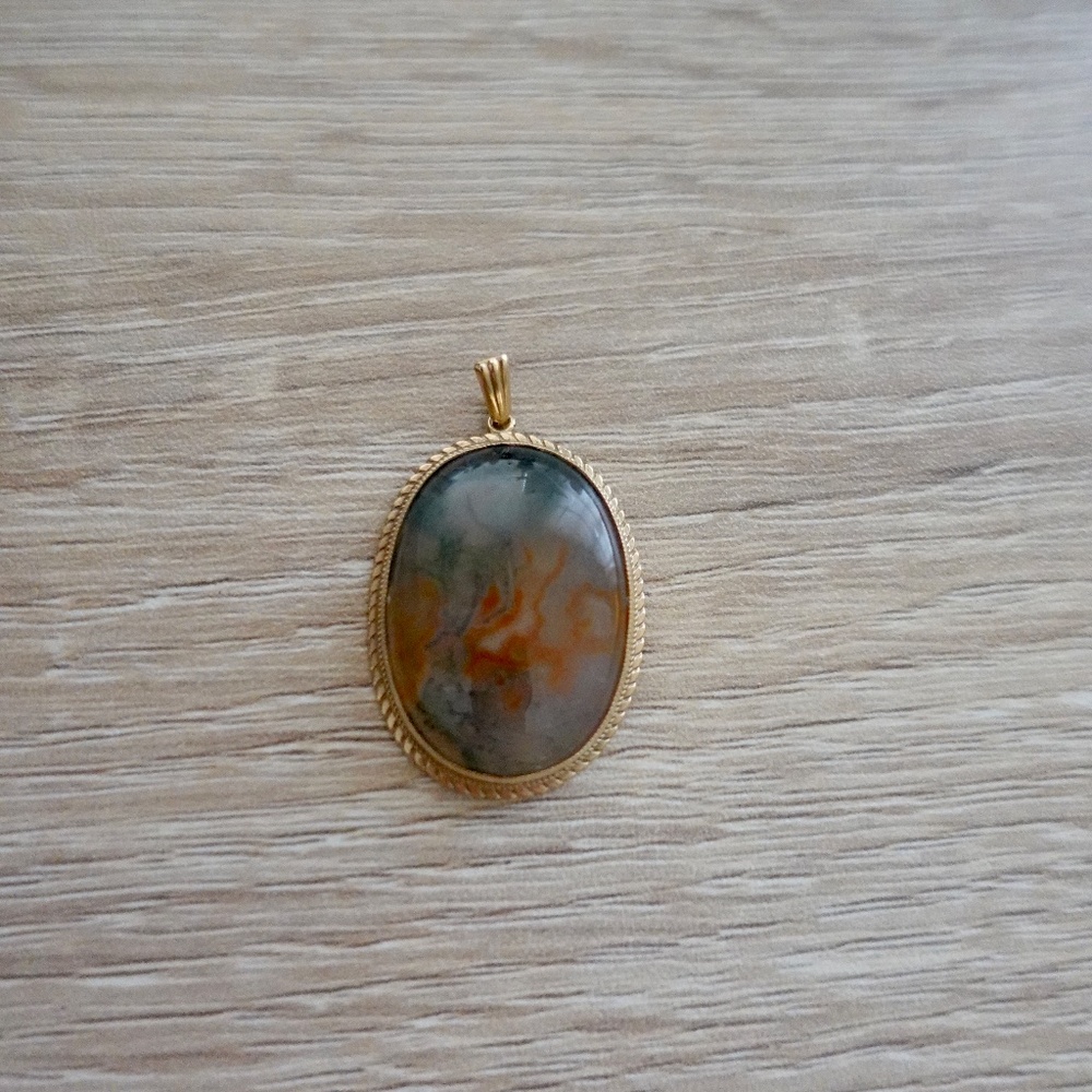 Vintage 9ct solid gold  moss agate necklace pendant